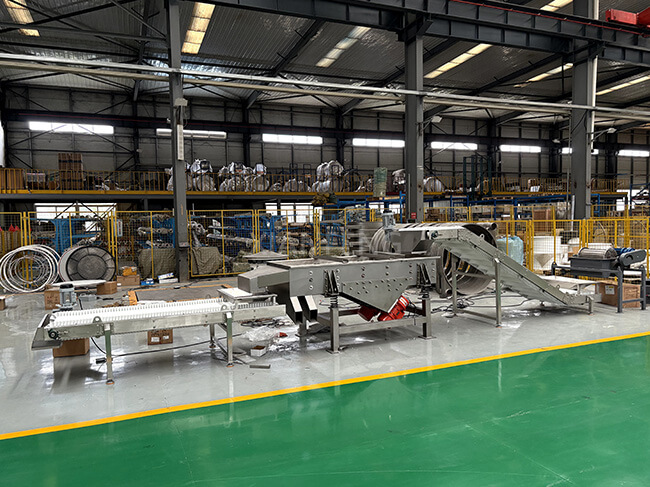 Linear Vibrating Screen with Inclined Belt Conveyor & Horizontal Belt Conveyor - Stainless Steel Material Handling Set Real Shot