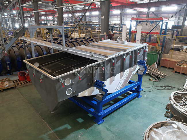 Linear Vibrating Screen Real Shot - Custom Hydraulic Support Cover for Easy Maintenance & Sieving Safety