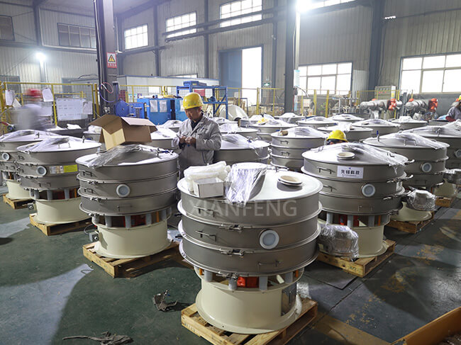 Circular Vibrating Screen Workshop Scene - Real Shot of Multiple Stainless Steel Equipment (Mass Production)