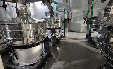 Ultrasonic vibrating screen for  battery powder
